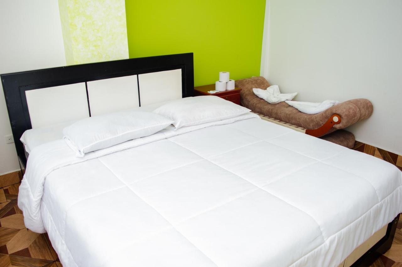 Residencial Amaru Hotel Banos  Bagian luar foto