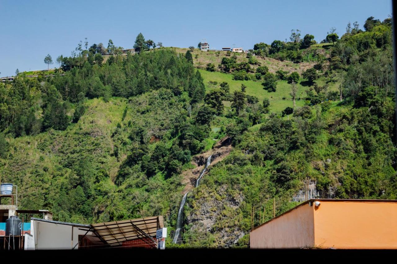 Residencial Amaru Hotel Banos  Bagian luar foto